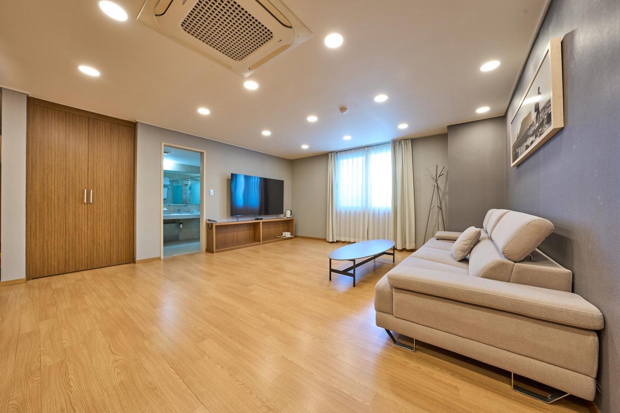 โรงแรมแพมพัส เชจู เมืองเชจู ภายนอก รูปภาพ